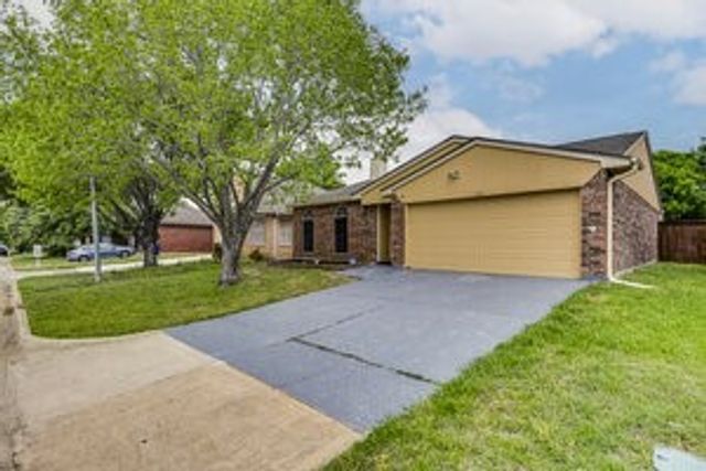 625 Hollyberry Drive, Mansfield, TX 76063