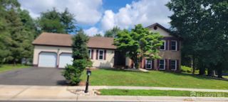 35 Independence Court, Piscataway, NJ 08854
