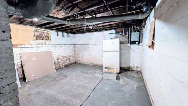 805 Main Street, Conneaut, OH 44030