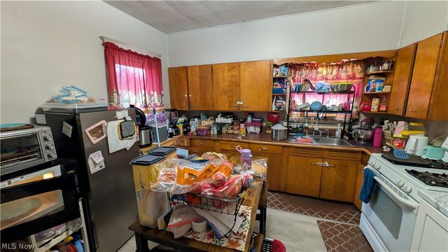 805 Main Street, Conneaut, OH 44030