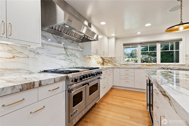 37 Tatoosh Ky, Bellevue, WA 98006