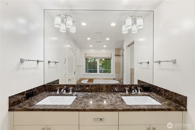 37 Tatoosh Ky, Bellevue, WA 98006