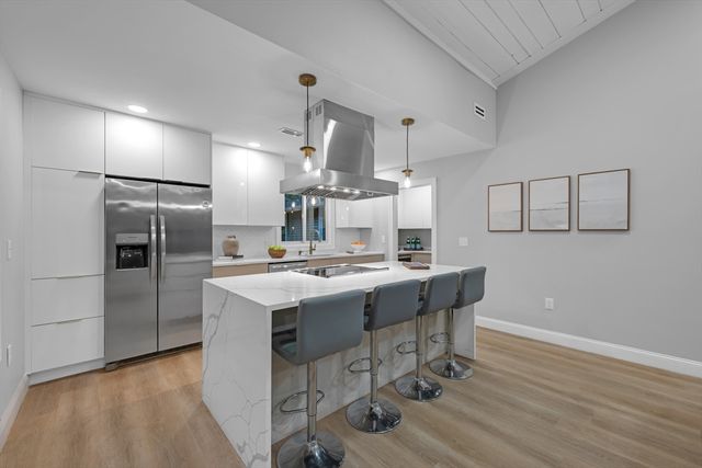 76 Stallion Hill Rd, Sturbridge, MA 01518