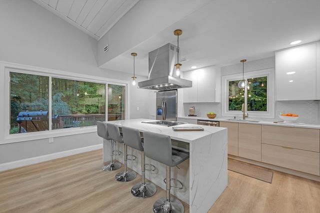76 Stallion Hill Rd, Sturbridge, MA 01518