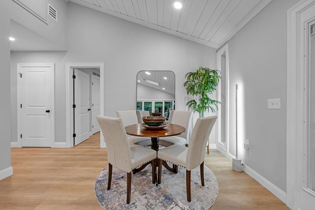 76 Stallion Hill Rd, Sturbridge, MA 01518