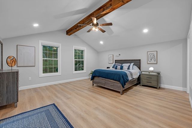 76 Stallion Hill Rd, Sturbridge, MA 01518