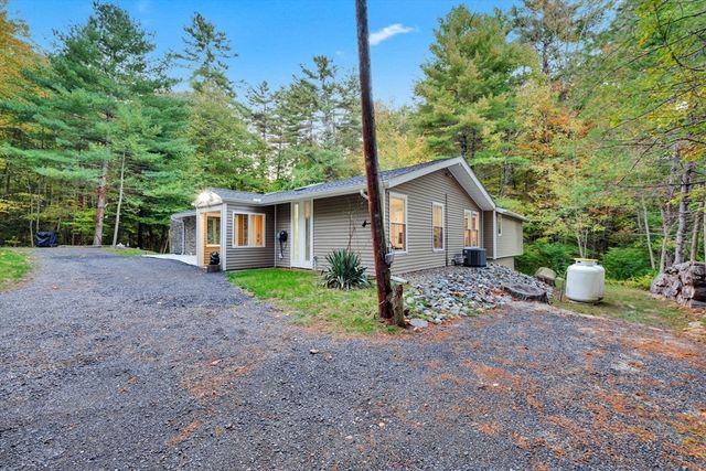 76 Stallion Hill Rd, Sturbridge, MA 01518