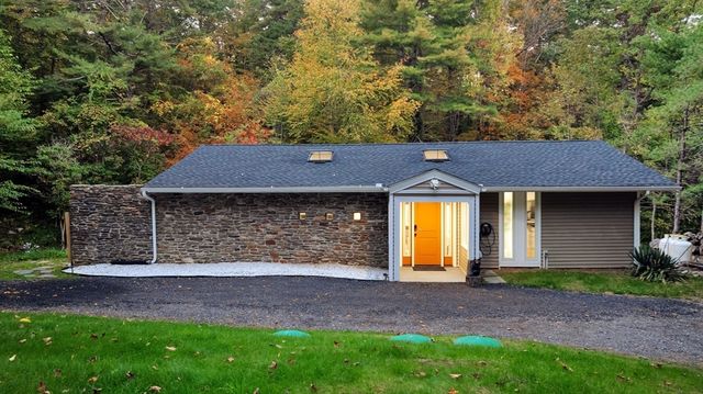 76 Stallion Hill Rd, Sturbridge, MA 01518