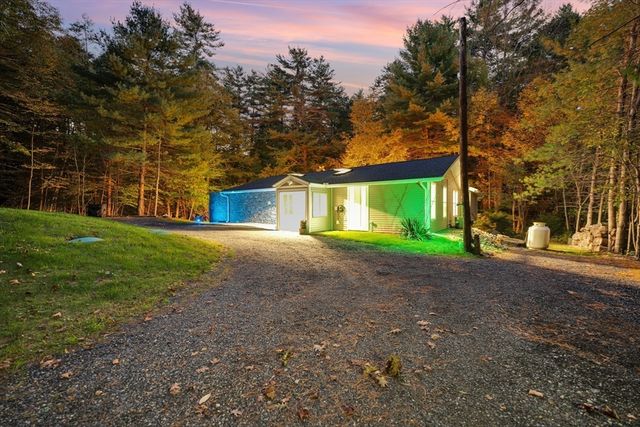 76 Stallion Hill Rd, Sturbridge, MA 01518