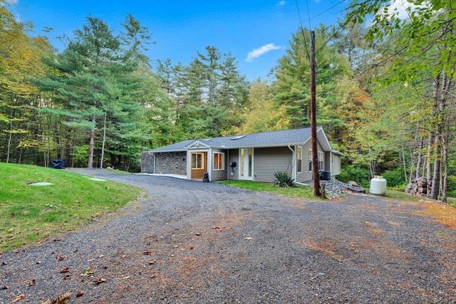 76 Stallion Hill Rd, Sturbridge, MA 01518