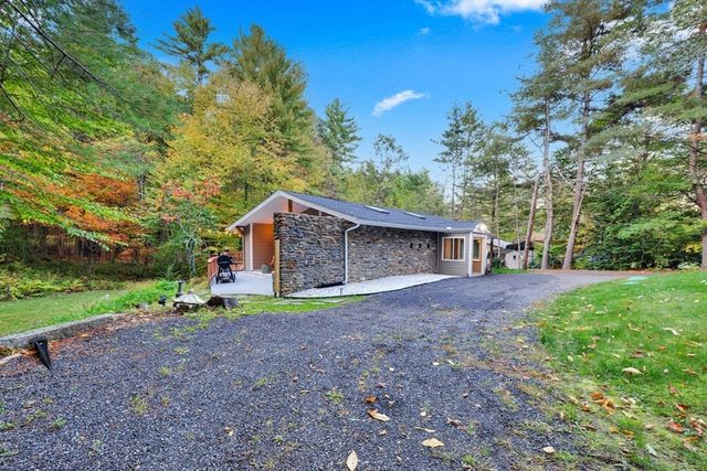 76 Stallion Hill Rd, Sturbridge, MA 01518