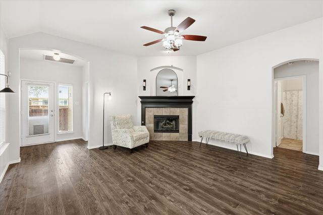300 Conroe Circle, Lantana, TX 76226