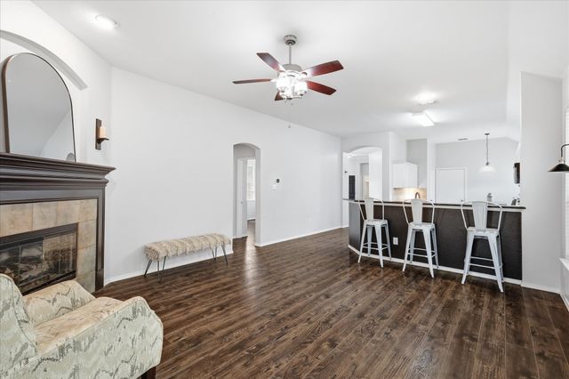 300 Conroe Circle, Lantana, TX 76226