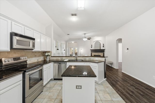 300 Conroe Circle, Lantana, TX 76226