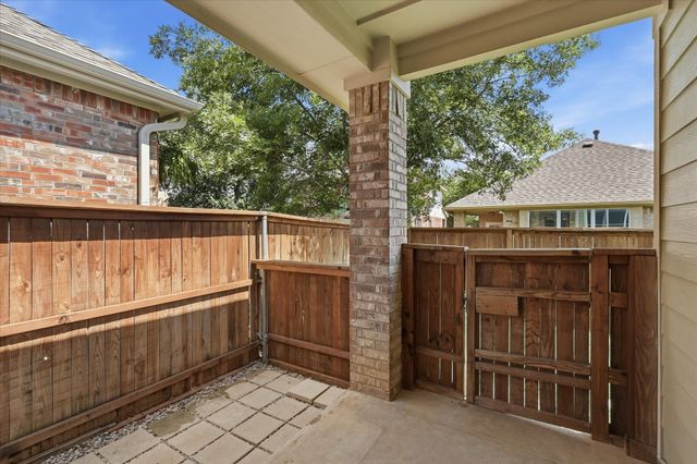 300 Conroe Circle, Lantana, TX 76226
