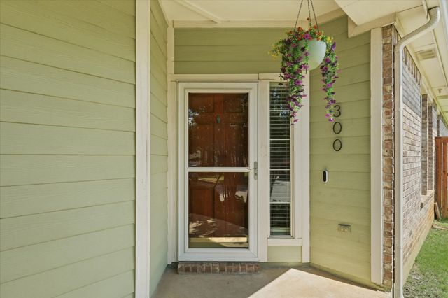 300 Conroe Circle, Lantana, TX 76226
