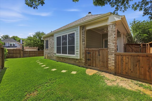 300 Conroe Circle, Lantana, TX 76226