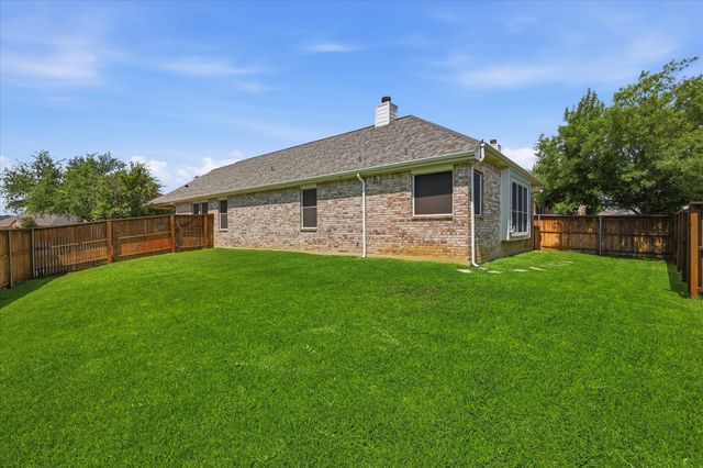 300 Conroe Circle, Lantana, TX 76226
