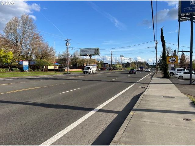11493 Se 82ND Ave, Happy Valley, OR 97086
