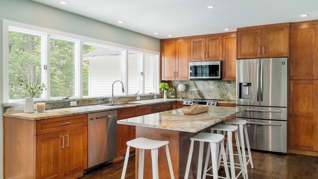 6 Gould Rd, Bedford, MA 01730