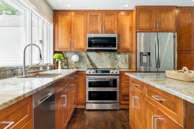 6 Gould Rd, Bedford, MA 01730