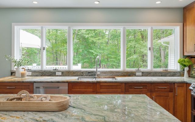 6 Gould Rd, Bedford, MA 01730