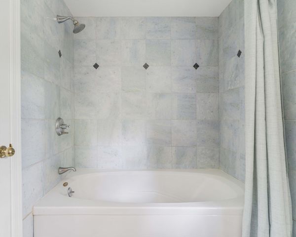 6 Gould Rd, Bedford, MA 01730