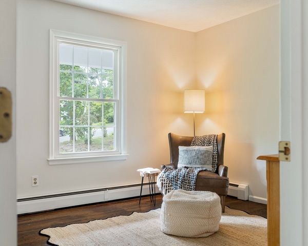 6 Gould Rd, Bedford, MA 01730