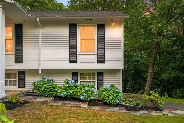 6 Gould Rd, Bedford, MA 01730