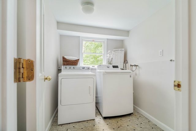 6 Gould Rd, Bedford, MA 01730