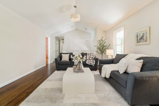 6 Gould Rd, Bedford, MA 01730