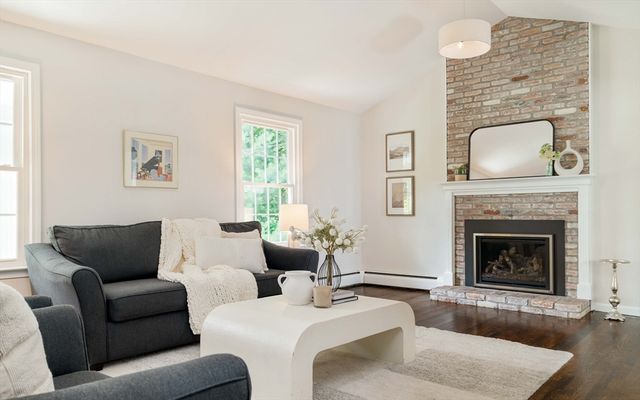 6 Gould Rd, Bedford, MA 01730