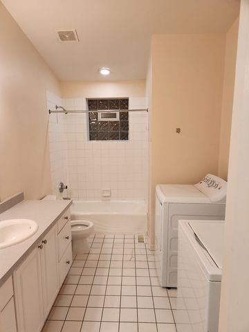 1507 W George Street, Chicago, IL 60657