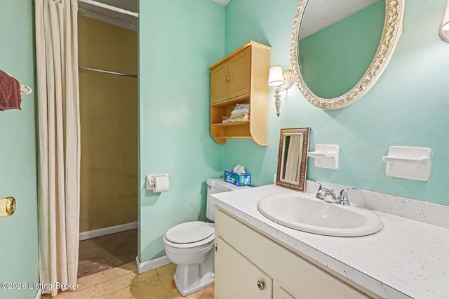 8819 Ash Ave, Pewee Valley, KY 40056