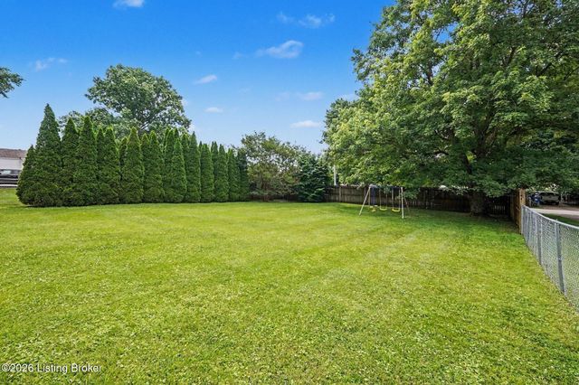 8819 Ash Ave, Pewee Valley, KY 40056