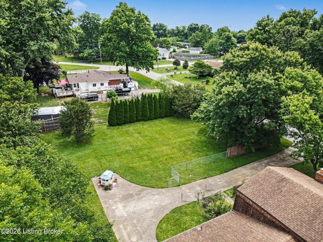 8819 Ash Ave, Pewee Valley, KY 40056