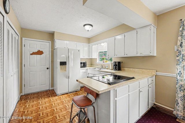 8819 Ash Ave, Pewee Valley, KY 40056
