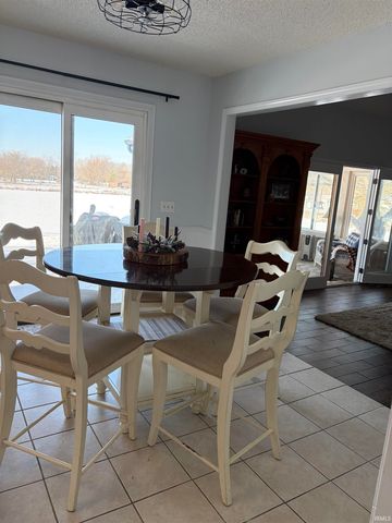 10501 N B Drive, Kendallville, IN 46755