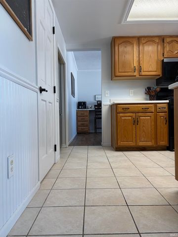 10501 N B Drive, Kendallville, IN 46755