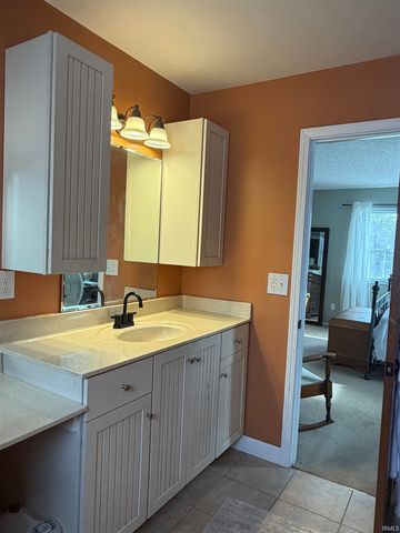 10501 N B Drive, Kendallville, IN 46755