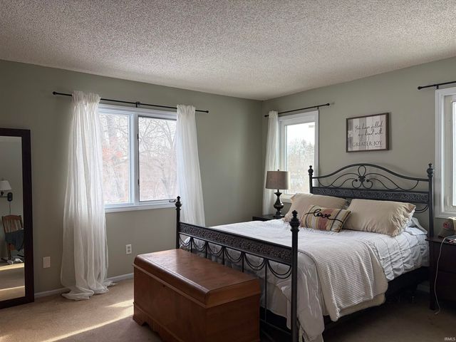 10501 N B Drive, Kendallville, IN 46755