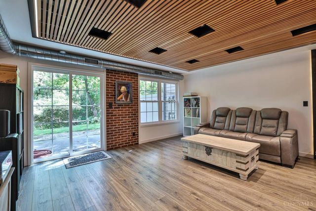 10555 Montgomery Road, Montgomery, OH 45242