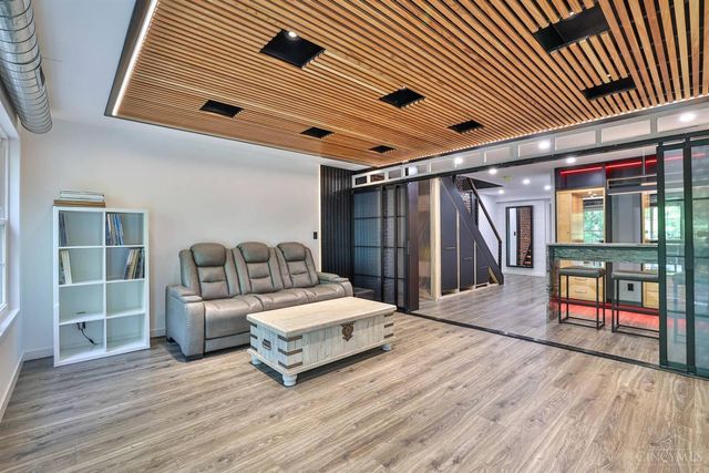 10555 Montgomery Road, Montgomery, OH 45242