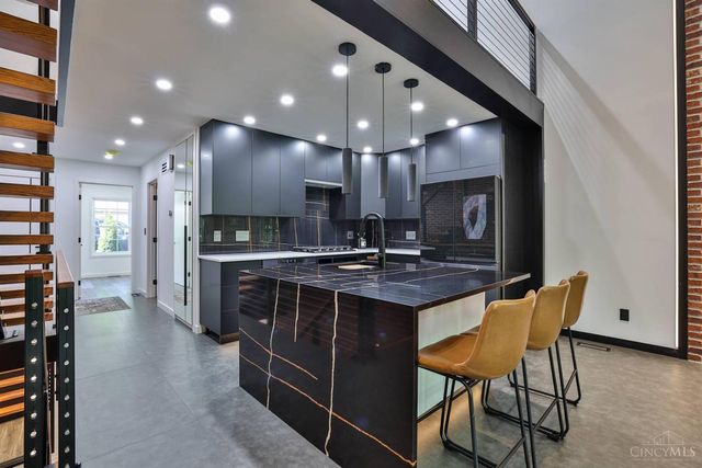 10555 Montgomery Road, Montgomery, OH 45242