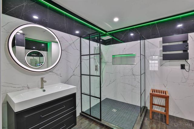 10555 Montgomery Road, Montgomery, OH 45242