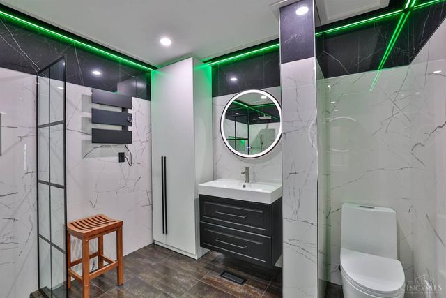 10555 Montgomery Road, Montgomery, OH 45242