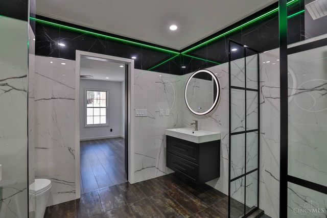 10555 Montgomery Road, Montgomery, OH 45242