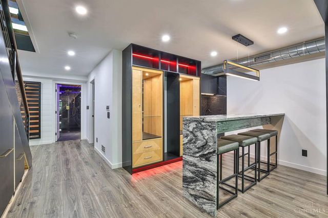 10555 Montgomery Road, Montgomery, OH 45242