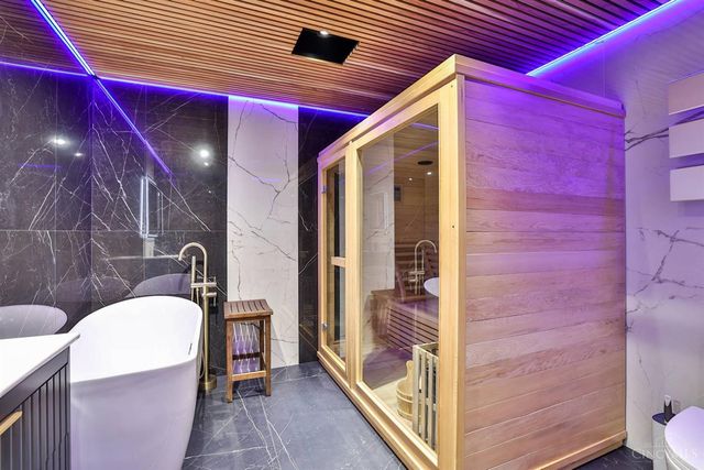 10555 Montgomery Road, Montgomery, OH 45242