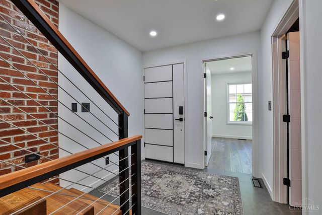 10555 Montgomery Road, Montgomery, OH 45242